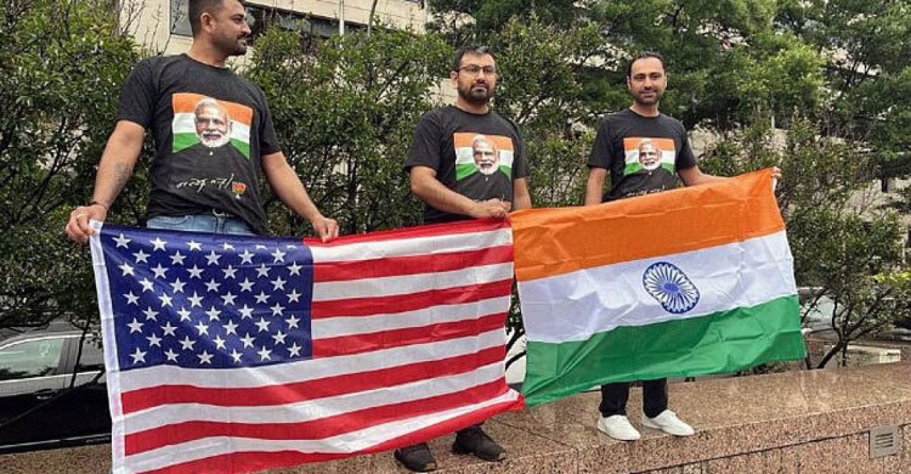 ভারতীয় প্রবাসীরা কেন ডোনাল্ড ট্রাম্পকে মেনে নিতে পারছেন না?