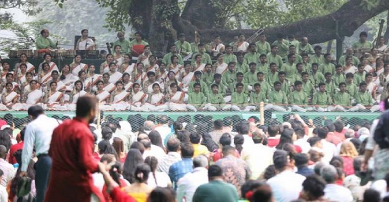 রমনা বটমূলে চলছে ছায়ানটের বর্ষবরণ অনুষ্ঠান
