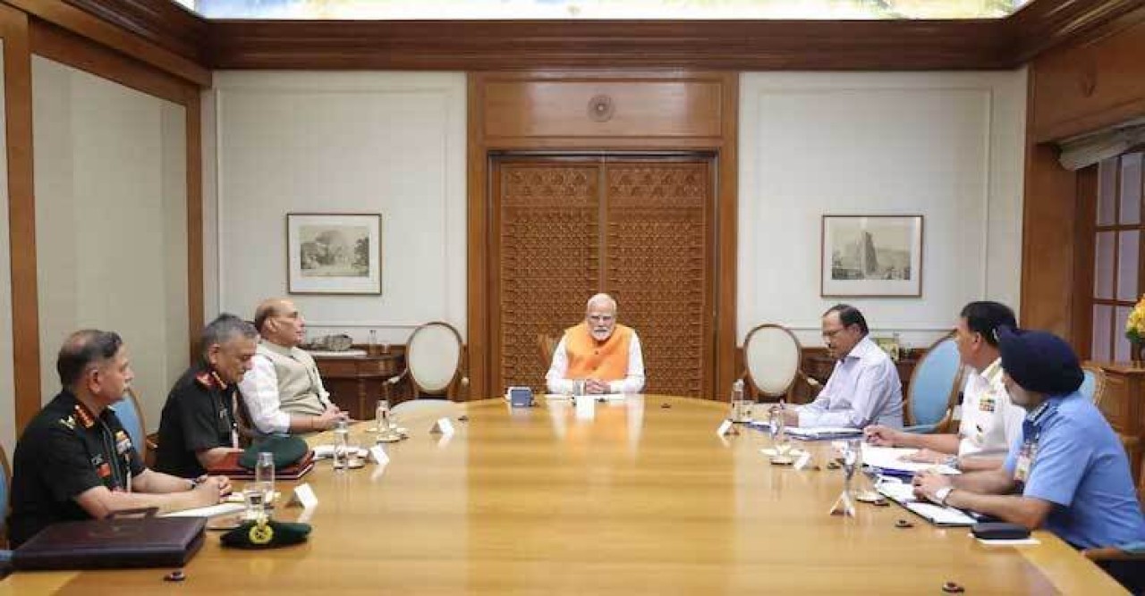 নরেন্দ্র মোদীর বাসভবনে উচ্চ পর্যায়ের বৈঠক