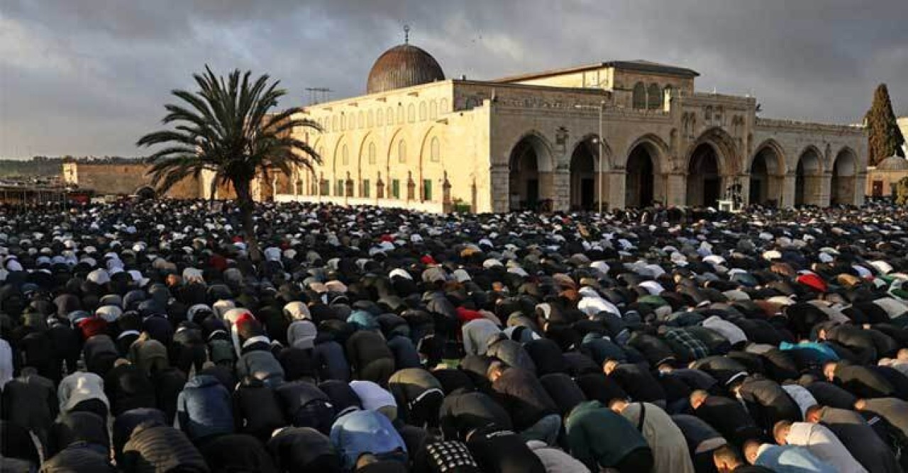 আল-আকসায় ঈদের নামাজ পড়লেন ১ লাখ ২০ হাজার ফিলিস্তিনি