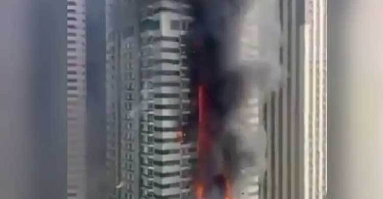 দুবাইয়ের ৬৭তলা ভবনে ভয়াবহ আগুন