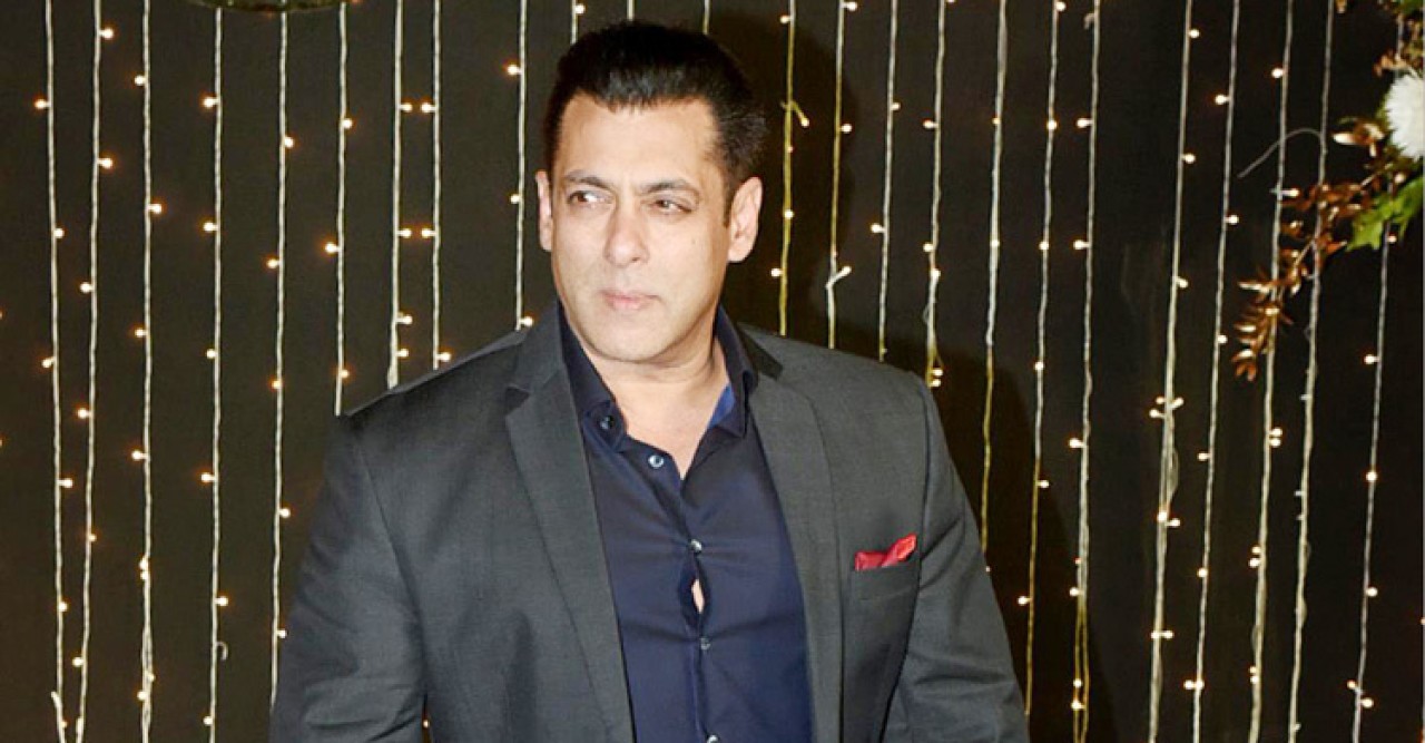 অর্ধেক বয়সী নায়িকার সঙ্গে রোমান্স, কটাক্ষের শিকার সালমান