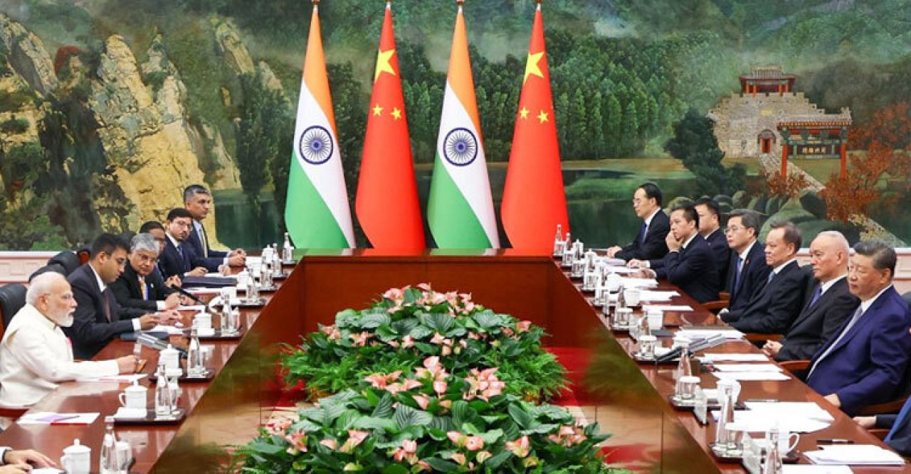 ট্রাম্পের ‘শুল্ক আঘাত’ সামলাতে চীনের কাঁধে ভর করছে ভারত?