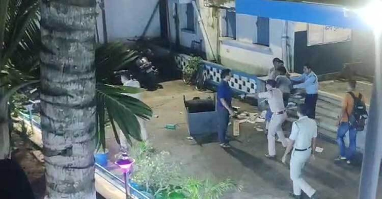 পশ্চিমবঙ্গে বাবা-মাকে খুন করে মসজিদে হামলা