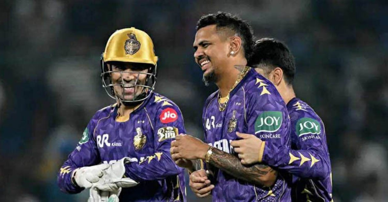 ঘরের মাঠের দিল্লিকে হারিয়ে টিকে রইলো কলকাতা