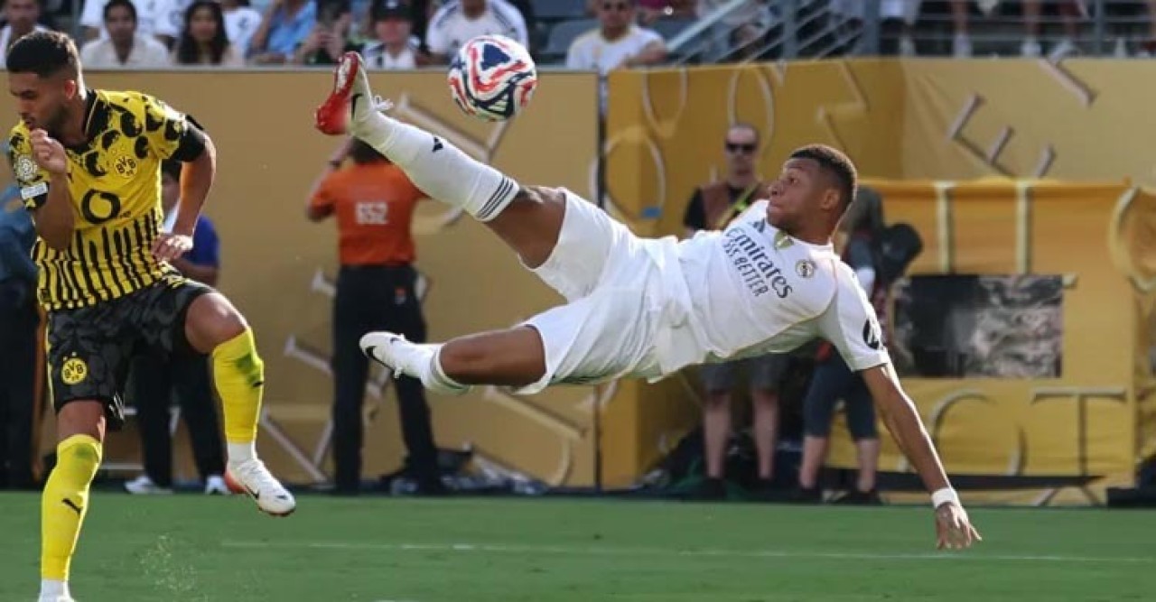 অবিশ্বাস্য গোলে রিয়ালকে ক্লাব বিশ্বকাপের সেমিতে তুললেন এমবাপে