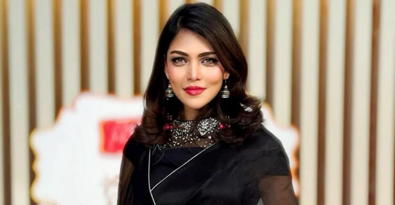 রাস্তায় ক্ষোভ ঝাড়লেন পিয়া জান্নাতুল