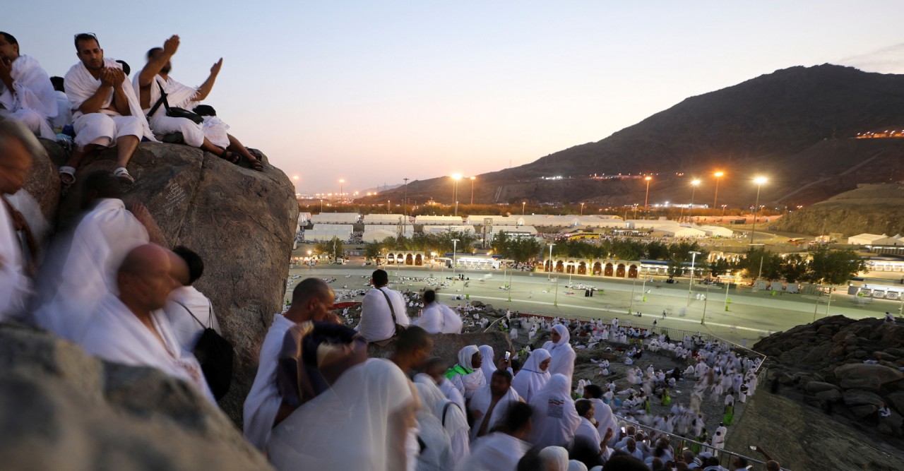 লাব্বাইক ধ্বনিতে মুখর আরাফার ময়দান