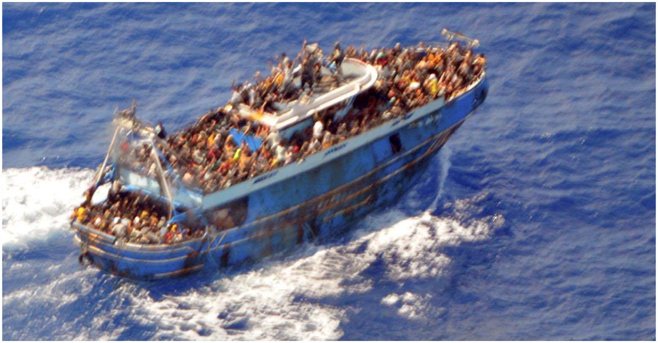 গ্রিসে ডুবে যাওয়া নৌকায় ছিল ১০০ শিশু, মৃত্যু ছাড়াতে পারে ৫০০