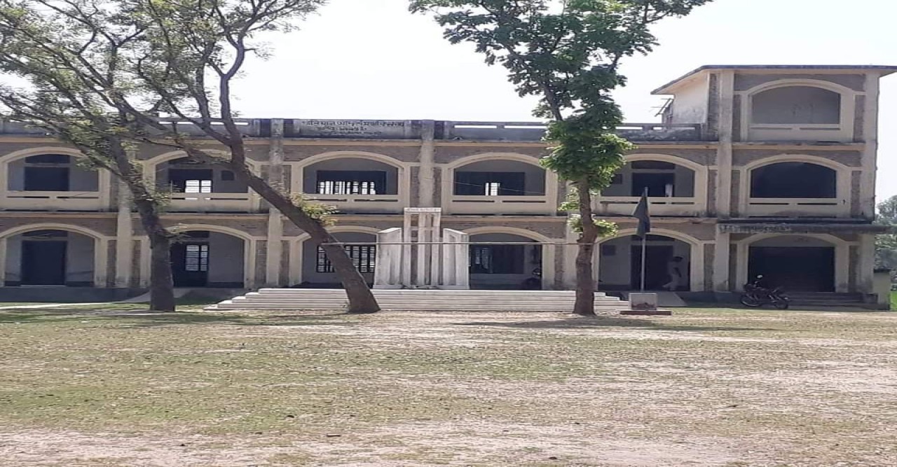 মান্দায় অধ্যক্ষের বিরুদ্ধে ১কোটি ৭১ লক্ষ টাকা আত্মসাতের অভিযোগ