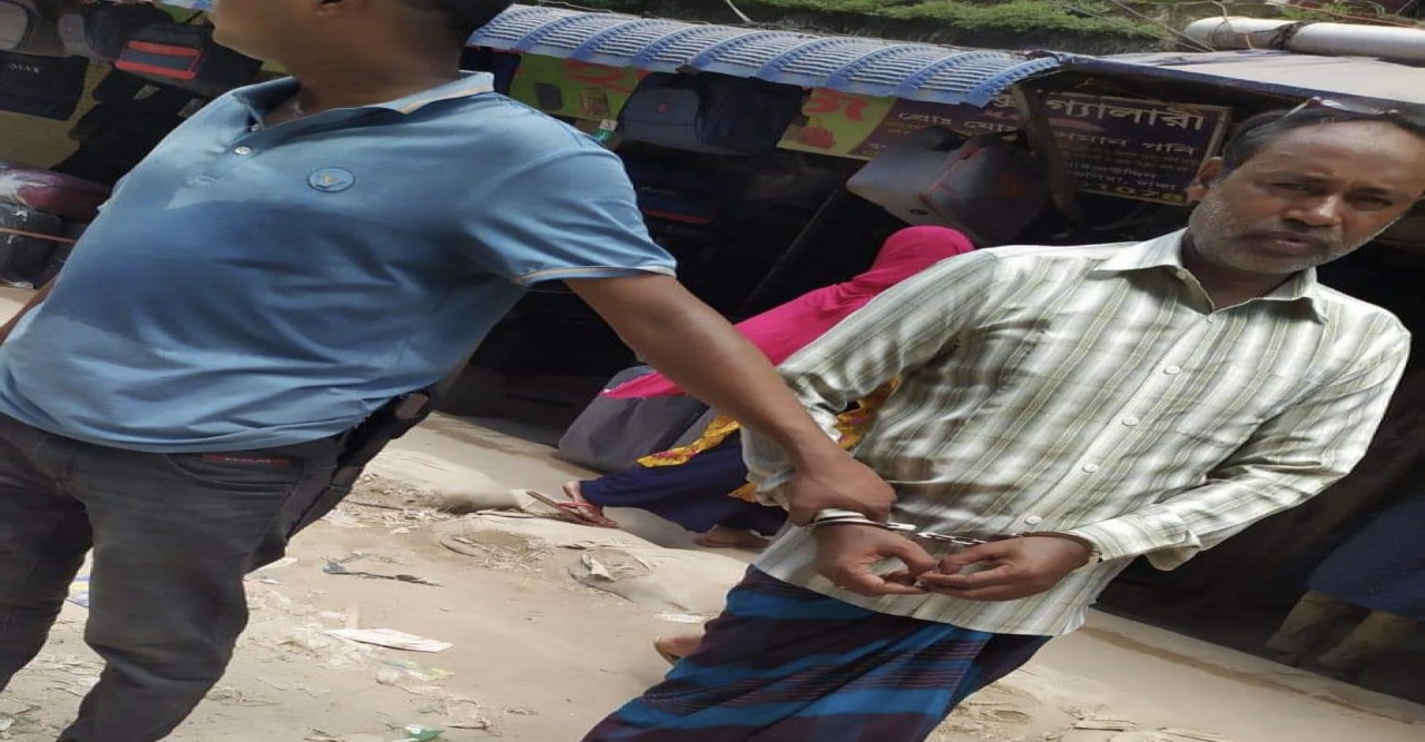 আশুলিয়ায় সরকারি চাকুরী দেওয়ার কথা বলে টাকা হাতিয়ে নেয়ার অভিযোগে প্রতারক গ্রেফতার