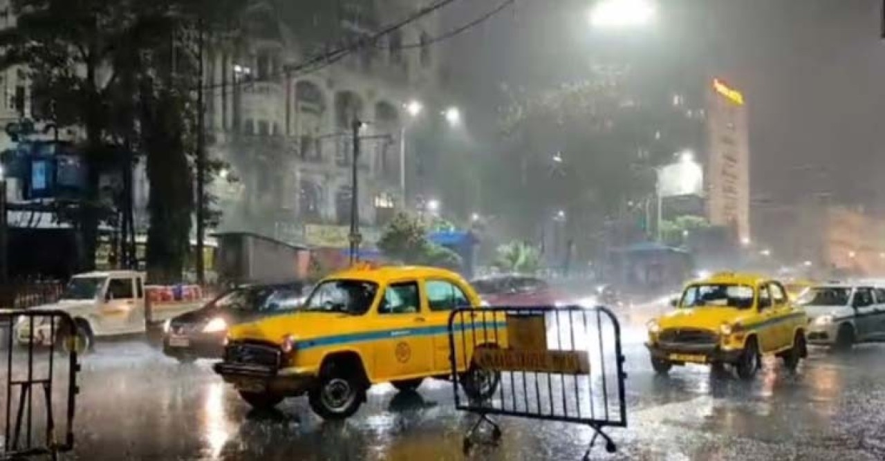 পশ্চিমবঙ্গে ঝড় ও বজ্রপাতে ৭ জনের মৃত্যু