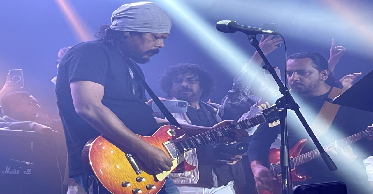 সুরের মূর্ছনায় নিউইয়র্ক মাতিয়ে গেলেন নগর বাউল জেমস