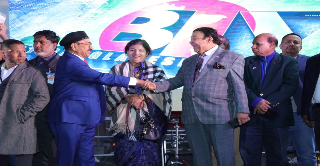 বাংলাদেশি আমেরিকানদের আমেরিকান বিদেশ নীতির পক্ষে থাকার বিকল্প নেই : আবু জাফর মাহমুদ