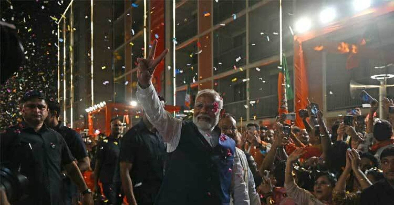 মোদীর শপথ নিয়ে কাটলো ধোঁয়াশা