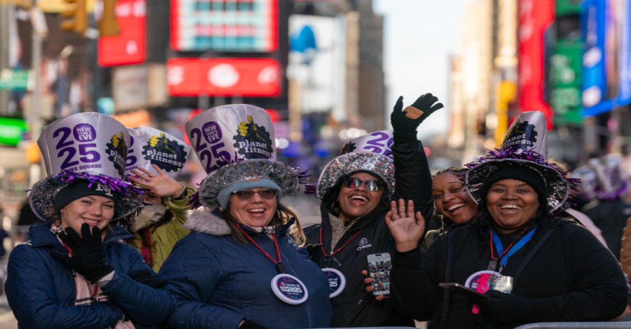 নিউ ইয়র্কের টাইম স্কয়ারে নতুন বছর বরণ