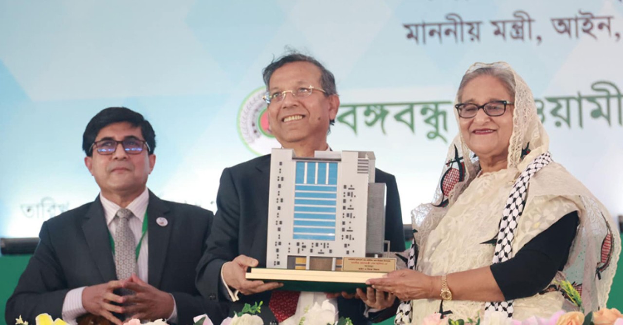 আইনজীবীদের ফান্ডে ৩০ কোটি টাকা দেওয়ার ঘোষণা প্রধানমন্ত্রীর