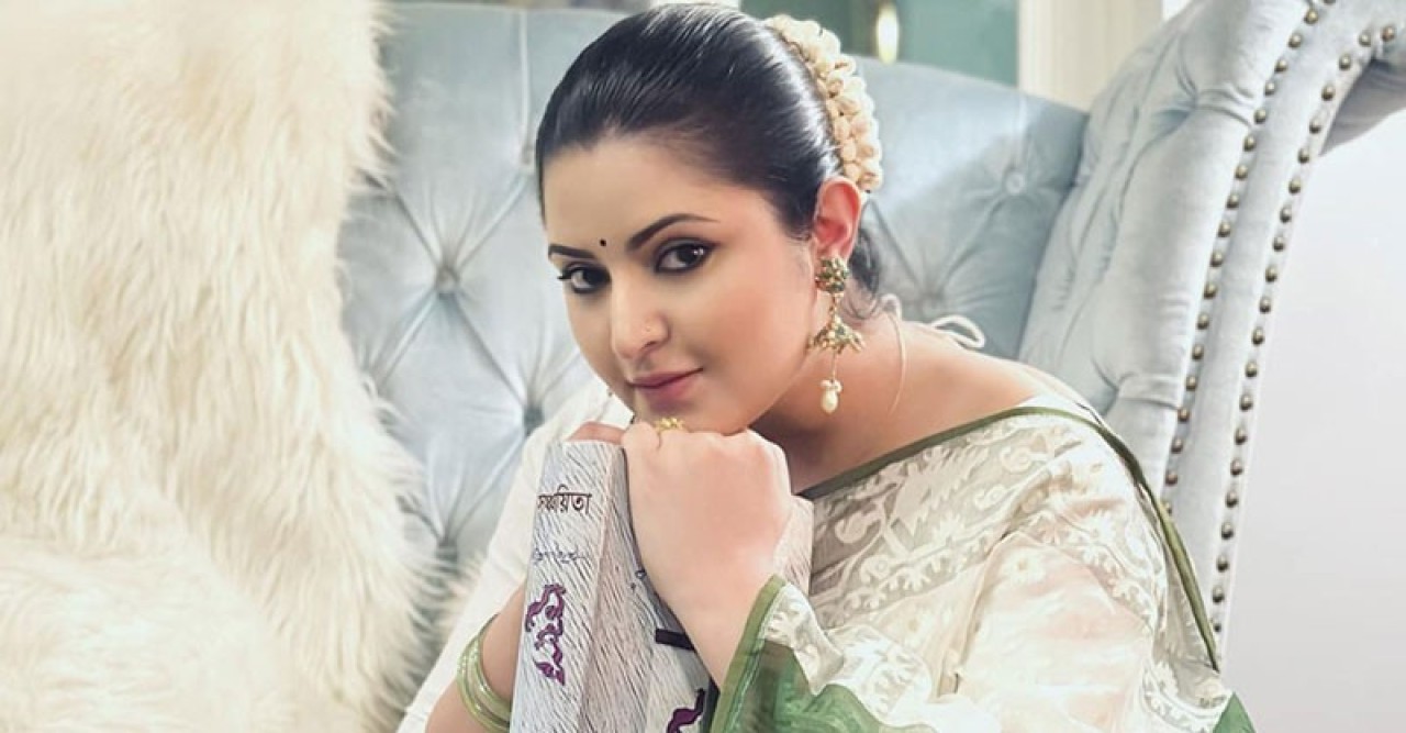 কার পোস্টকে ‘গরুর রচনা’ বললেন পরী?