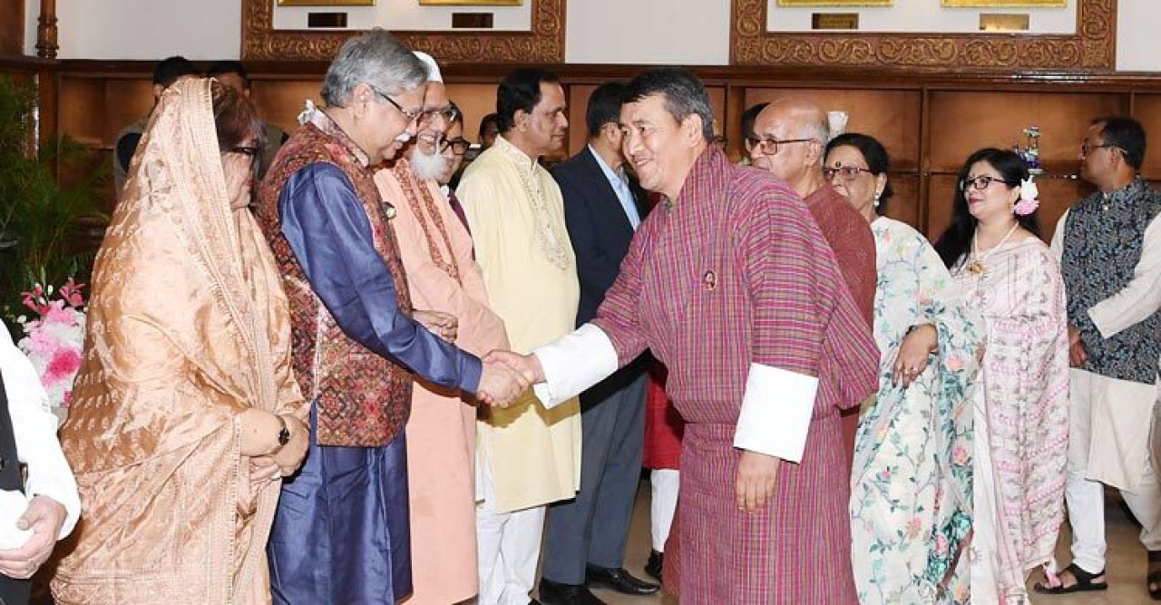 শুধু নিজে ভালো না থেকে মানুষকে আলোর পথ দেখাবেন  বৌদ্ধধর্মীয় নেতাদের রাষ্ট্রপতি