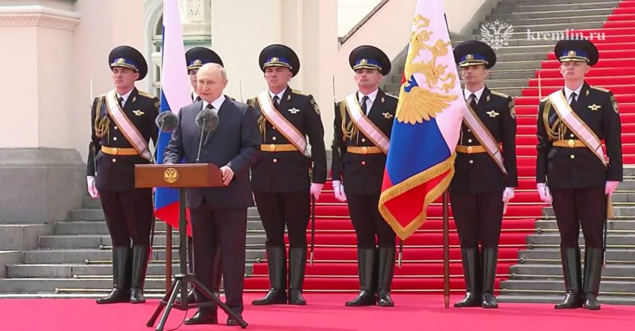 গৃহযুদ্ধ এড়িয়েছে রাশিয়া, সেনা-পুলিশের প্রশংসায় পুতিন