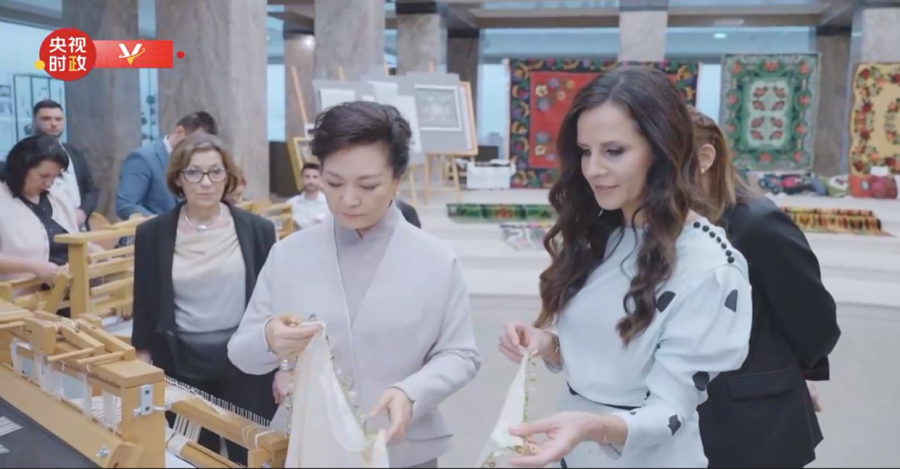 সার্বিয়ান নারীদের হস্তশিল্প দুর্দান্ত ও অনন্য বৈশিষ্ট্যময়: পেং লি ইউয়ান