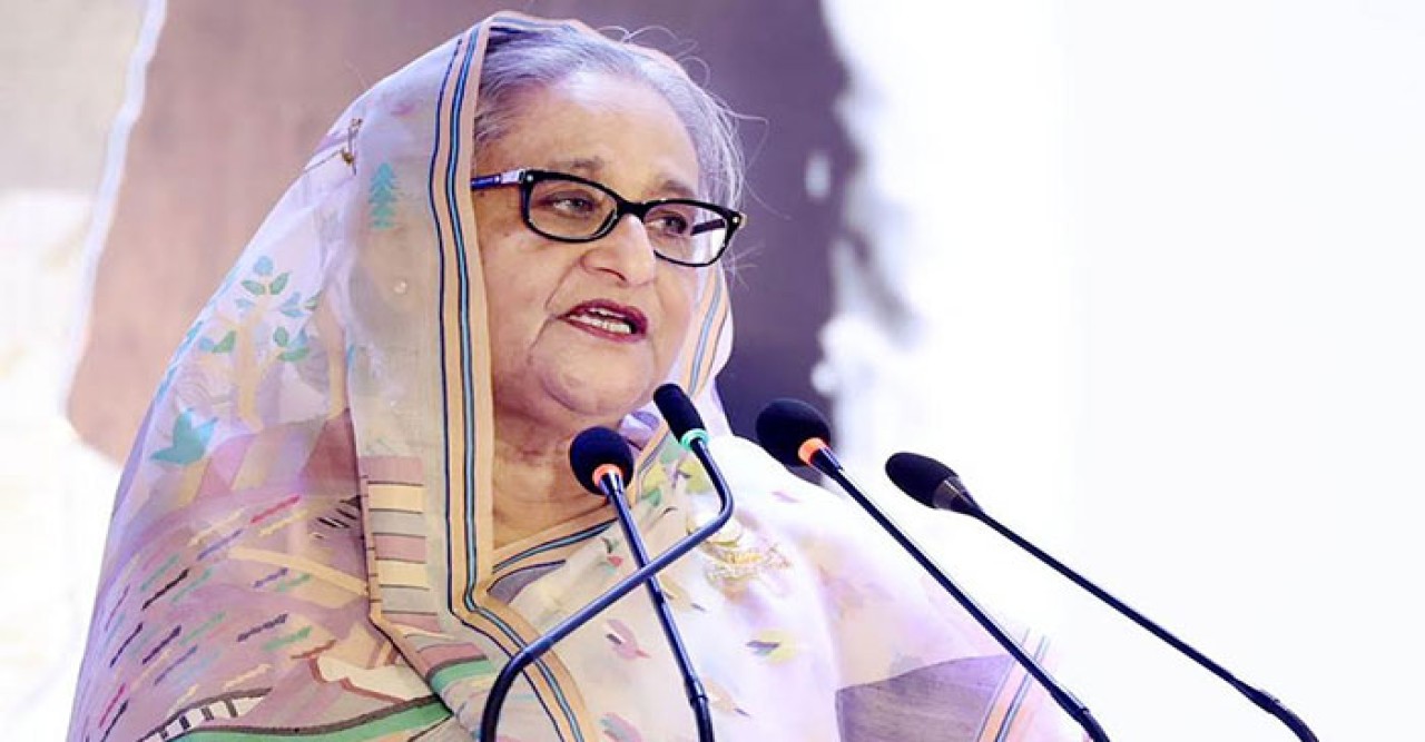 কারো খবরদারির কাছে নতজানু হব না : প্রধানমন্ত্রী