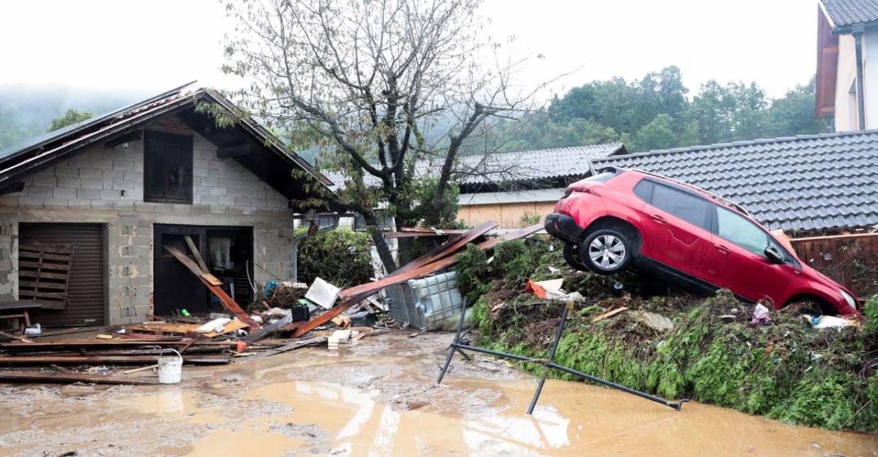চরম আবহাওয়ায় বিপর্যয়ের কবলে ইউরোপ
