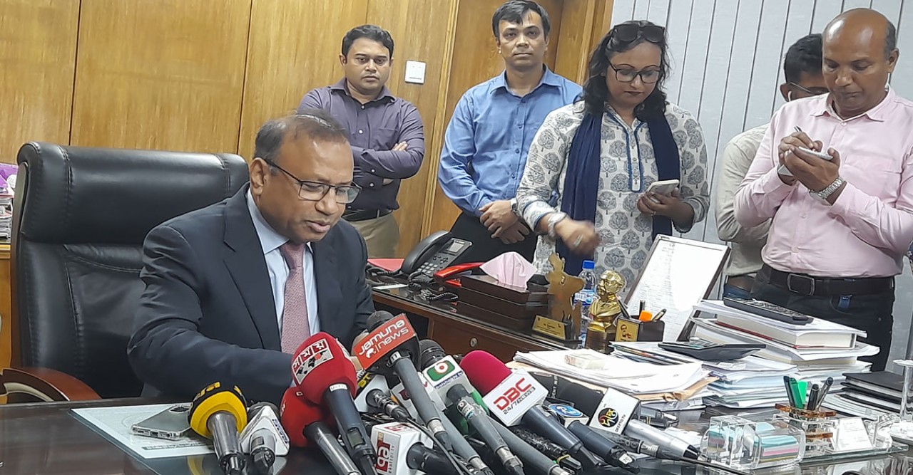 ডেঙ্গু প্রতিরোধে জনসচেতনতাকে বেশি গুরুত্ব দিচ্ছে সরকার