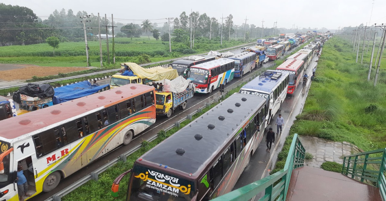 ঢাকা-টাঙ্গাইল-বঙ্গবন্ধু সেতু মহাসড়কে ২৫ কিলোমিটার যানজট