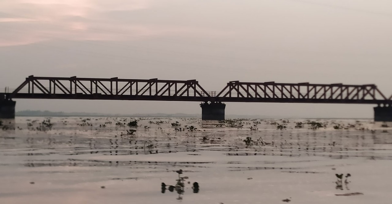 তিস্তায় পানি বেড়ে বিপৎসীমা ছুঁই ছুঁই