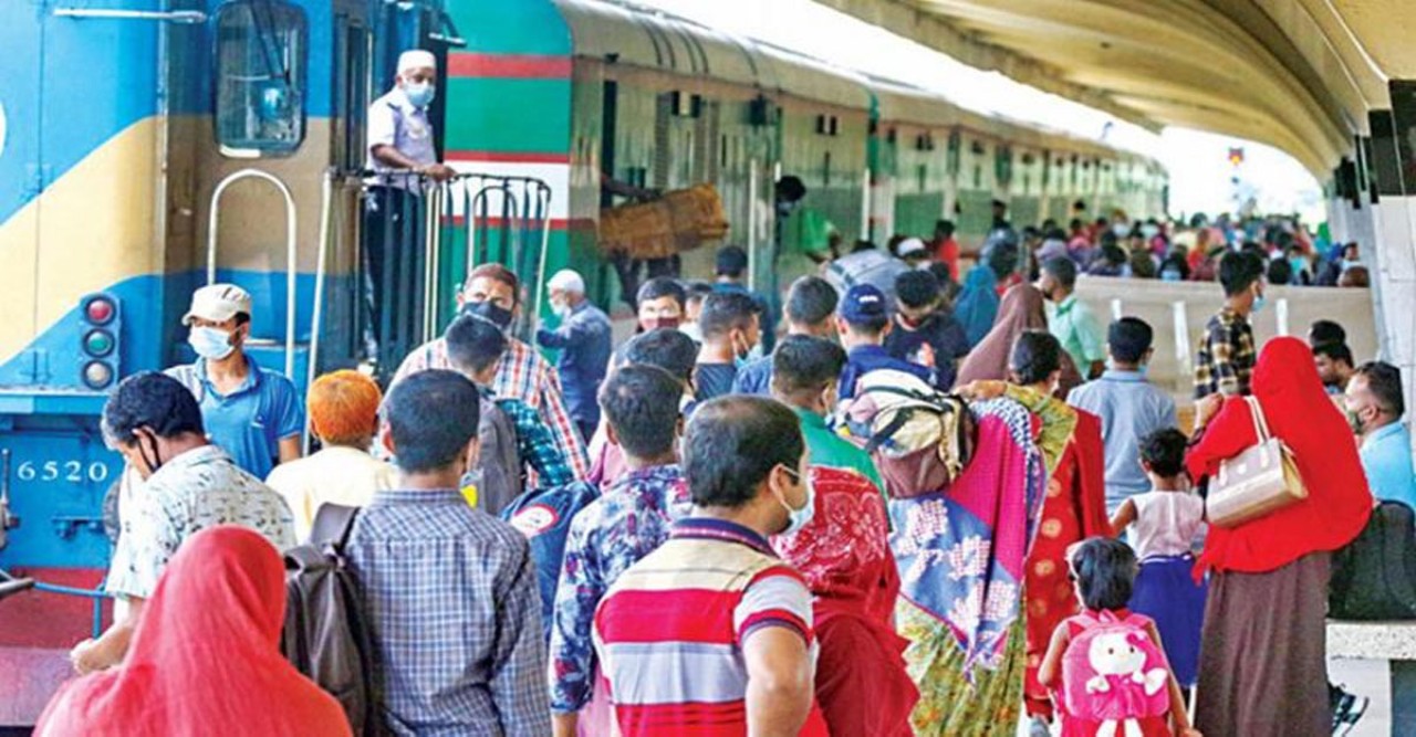 ঈদযাত্রা : কাল থেকে যে বেলায় মিলবে যেসব ট্রেনের টিকিট