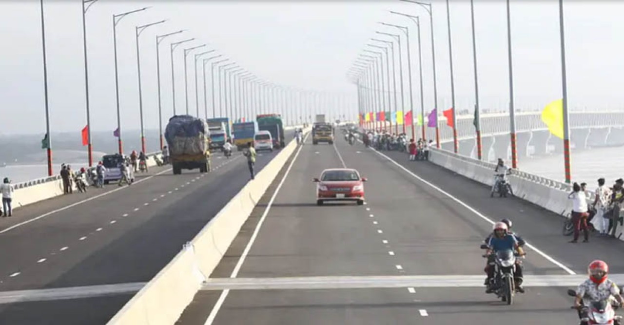 পদ্মা সেতুতে যান চলাচল শুরু