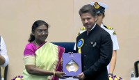 প্রথমবার জাতীয় পুরস্কার গ্রহণ করলেন শাহরুখ