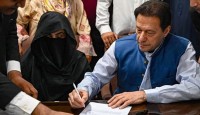 ইমরান খান ও বুশরা বিবির ১৪ বছরের সাজা স্থগিত