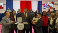 আটলান্টিক সিটির পুনঃনির্বাচিত মেয়র মার্টি স্মল সিনিয়রের শপথ গ্রহণ