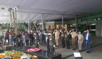 বঙ্গবন্ধুর প্রতিকৃতিতে আট সামরিক উপদেষ্টার শ্রদ্ধা