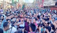 আওয়ামী লীগ কার্যালয়ের সামনে বিএনপি নেতাকর্মীদের অবস্থান