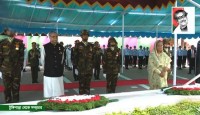 টুঙ্গিপাড়ায় বঙ্গবন্ধুর সমাধিতে রাষ্ট্রপতি-প্রধানমন্ত্রীর শ্রদ্ধা