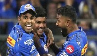 কলকাতাকে উড়িয়ে মৌসুমের প্রথম জয় মুম্বাইয়ের