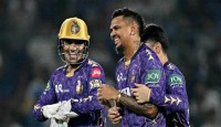 ঘরের মাঠের দিল্লিকে হারিয়ে টিকে রইলো কলকাতা