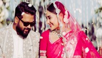 মায়ের শাড়িতে বেশ মানিয়েছে মেহজাবীনকে