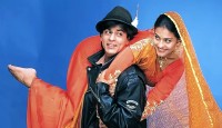 কাজলকে কাঁধে তুলে বিপাকে পড়েছিলেন শাহরুখ, সামনে এলো অজানা কাহিনি